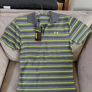 !NWT!  MEN'S UNDER ARMOR 'HEAT-GEAR' GOLF POLO; SIZE: MEDIUM - LOOSE FIT  !NWT!